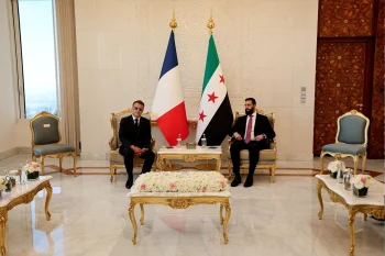 هم‌زمان با دومین روز سفر امانوئل مکرون، رئیس‌جمهوری فرانسه و دیدار او با احمد الشرع، رئیس‌جمهوری سوریه، روز سه‌شنبه چندین انفجار در دمشق رخ داد.