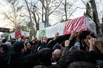 خبرگزاری تسنیم و شماری از رسانههای داخلی روز جمعه از ورود تابوت پنج عضو سپاه پاسداران که گفته میشود در حملات اخیر آمریکا و عربستان به عراق کشته شدند، از طریق مرز مهران به کشور خبر دادند.