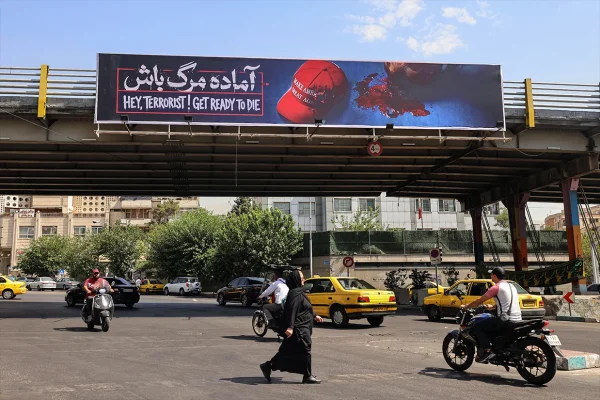 سپاه پاسداران انقلاب اسلامی تهدید کرد که اگر حملات آمریکا به اهدافی در ایران ادامه یابد، دست به «عملیات پشیمانکننده» میزند، طوری که در آمریکا «عزای عمومی» اعلام شود.