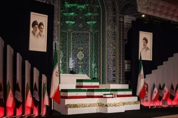 تابوت علی خامنه‌ای و شماری از اعضای خانواده‌اش که در حمله همزمان اسرائیل و آمریکا کشته شدند، به مصلای تهران منتقل شد.