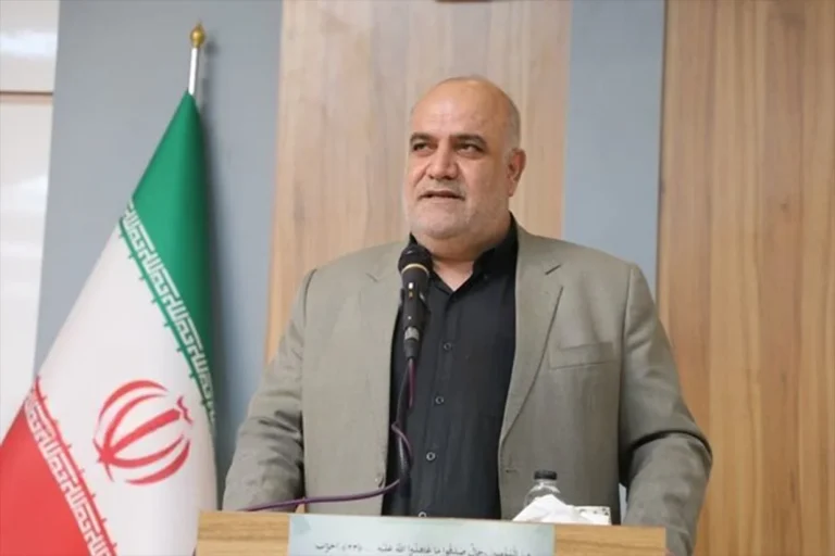 معاون استاندار خوزستان گفته است حمله موشکی آمریکا به مناطقی در اطراف شهر اهواز چهار کشته و پنج زخمی بر جای گذاشته است.