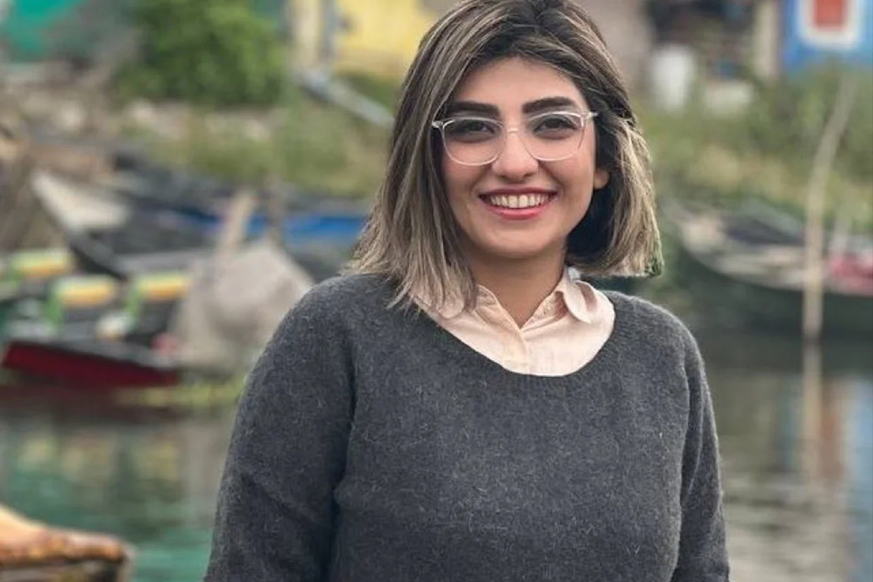 منابع حقوق بشری گزارش داده‌اند که نگین کیانی، عکاس مستند اجتماعی و مدرس عکاسی، با حکم شعبه اول دادگاه انقلاب بابل به یک سال حبس محکوم شده است.