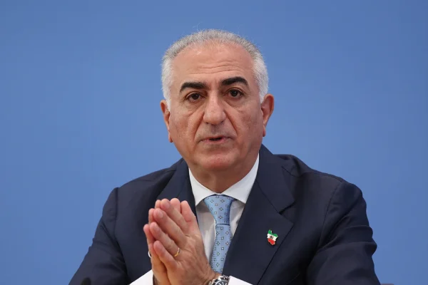شاهزاده رضا پهلوی با اشاره به احتمال گسترش حملات، بهویژه در جنوب کشور، از شهروندان خواست حفظ جان و سلامت خود و خانوادههایشان را در اولویت قرار دهند.