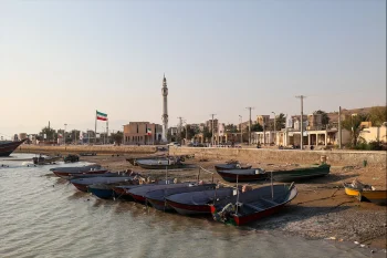 تسنیم وابسته به سپاه پاسداران گزارش‌ها درباره وقوع انفجار در بندرعباس، قشم، سیریک و جاسک را رد کرد و نوشت تاکنون هیچ انفجاری در این مناطق گزارش نشده است.