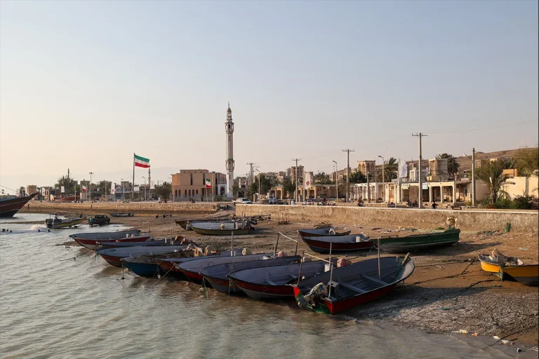 تسنیم وابسته به سپاه پاسداران گزارشها درباره وقوع انفجار در بندرعباس، قشم، سیریک و جاسک را رد کرد و نوشت تاکنون هیچ انفجاری در این مناطق گزارش نشده است.
