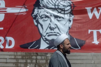 دونالد ترامپ گفته است در صورت ترور شدنش توسط جمهوری اسلامی، «دستوراتی» بر جای گذاشته تا آمریکا ایران را «در سطحی که هرگز ندیدهاند» بمباران کند.