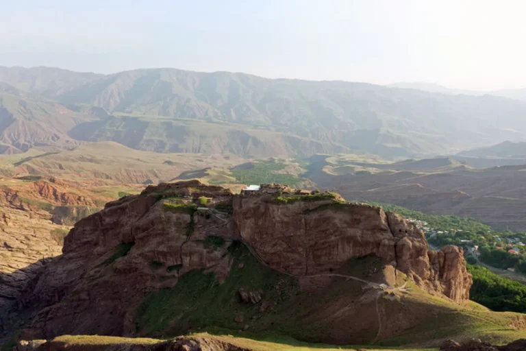 یونسکو به‌تازگی دژ الموت در قزوین را به عنوان میراث جهانی ثبت کرده است. براساس گزارش‌ها، الموت سی‌امین اثر ثبت‌شده ایران در فهرست میراث جهانی یونسکو به شمار می‌رود.