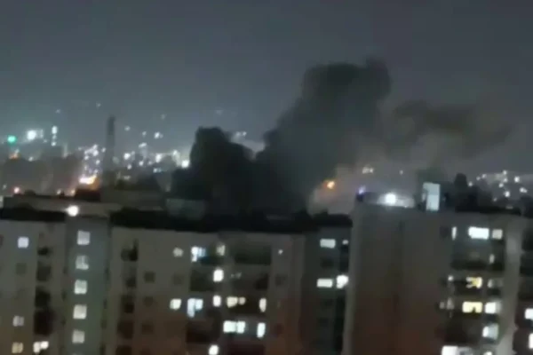 فرماندهی مرکزی ایالات متحده (سنتکام) اعلام کرد نیروهای آمریکایی، پنج‌شنبه ساعت ۱۴:۰۰ به وقت شرق آمریکا، برای ششمین شب متوالی موج تازه‌ای از حملات علیه اهدافی در ایران را آغاز کرده‌اند.