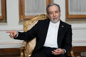 عباس عراقچی وزیر امور خارجه جمهوری اسلامی به سیاست جدید آمریکا برای اجرای «کمرشکن‌ترین عملیات اقتصادی» علیه حکومت ایران واکنش داد و این سیاست را ادامه رویکردهای پیشین واشنگتن دانست.
