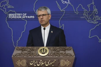 اسماعیل بقایی، سخنگوی وزارت امور خارجه جمهوری اسلامی اعلام کرد که بازگشایی تنگه هرمز، مشروط به توقف «محاصره دریایی آمریکا» و اقدامات نظامی ایالات متحده و اسرائیل علیه جمهوری اسلامی است.