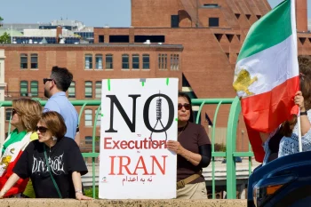 دفتر ارتباطات شاهزاده رضا پهلوی از صدور حکم اعدام برای ۱۰ نفر از بازداشت‌شدگان اعتراضات روزهای ۱۸ و ۱۹ دی‌ماه در اصفهان خبر داده است.