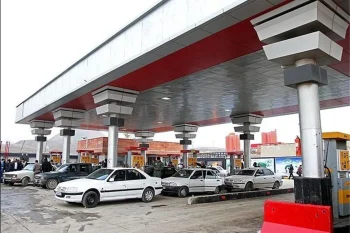 سخنگوی کمیسیون انرژی مجلس از توقف موقت اجرای آزمایشی عرضه بنزین ۸۷ هزار و ۲۰۰ تومانی در کرمان خبر داد؛ طرحی که با هدف کنترل مصرف و مقابله با قاچاق سوخت اجرا میشد.