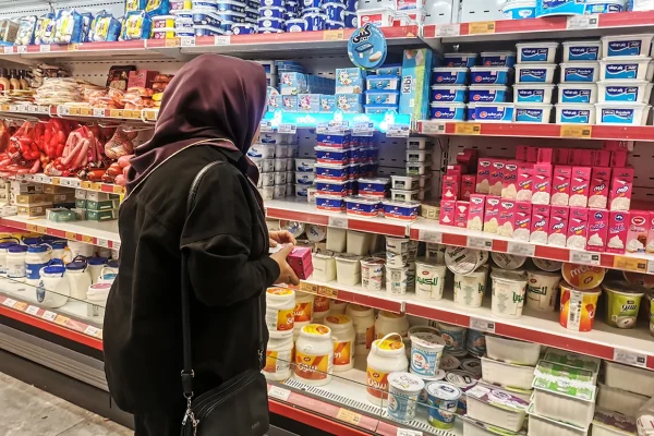 به گزارش شبکه اطلاع‌رسانی طلا، سکه و ارز، نرخ دلار در روز یک‌شنبه اول شهریور‌ماه به بیش از ۲۰۰ هزار تومان رسیده است.