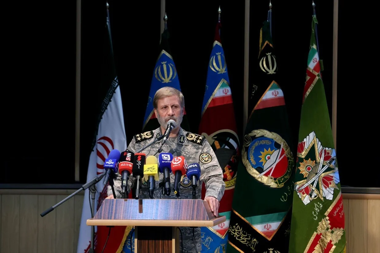 فرمانده کل ارتش جمهوری اسلامی از تعیین پاداش برای شهروندان ایرانی خبر داده است که بتوانند یک نیروی آمریکایی را بکشند یا دستگیر کنند.