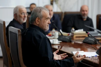 مسعود پزشکیان، رئیس دولت جمهوری اسلامی گفت که به اعتقاد او، بهتر است جنگ در شرایطی که جمهوری اسلامی خود را در «قدرت و عزت» میبیند، پایان یابد.