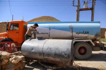 عضو هیئترئیسه شورای عالی استانها گفته است که حدود ۴۰۰ روستا در استان خراسان جنوبی اکنون با تانکر آبرسانی میشوند و هزینه هر تانکر آب حدود ۲ میلیون تومان است.