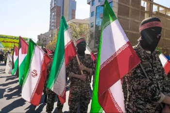 چرا روسیه از سپاه پاسداران حمایت میکند؟ حتی تلفات سنگین را هم میتوان بعدها اینگونه توجیه کرد که برای حفظ انقلاب و دستیابی به برتری راهبردی ضروری بودهاند.