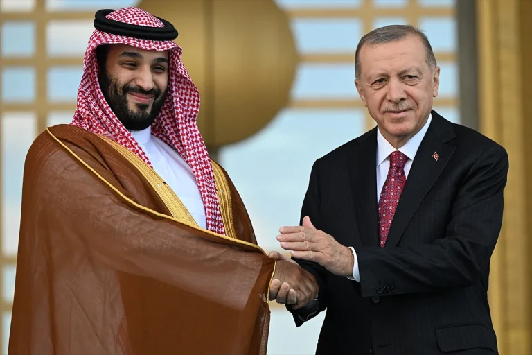 دونالد ترامپ، رئیسجمهوری آمریکا، از توافق جدید دفاع جمعی میان عربستان سعودی، ترکیه و پاکستان استقبال کرد و این پیمان را گامی بزرگ برای افزایش امنیت و ثبات در خاورمیانه خواند.