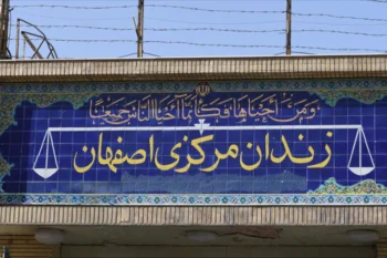 دادبان گزارش داد یکی از وکلای متهمان پرونده موسوم به «میدان شهدای اصفهان» از اطلاعات سپاه اصفهان به اتهام شکنجه، ضرب‌وشتم، تهدید، توهین و تعرض جنسی به متهمان شکایت کرد.