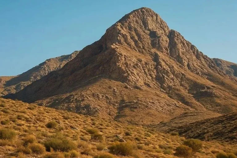 شبکه سیانان گزارش داده است که تصاویر ماهوارهای از «افزایش چشمگیر فعالیتهای ساختمانی» در سایت زیرزمینی موسوم به «کوه کلنگ» در نزدیکی تاسیسات هستهای نطنز خبر میدهد.