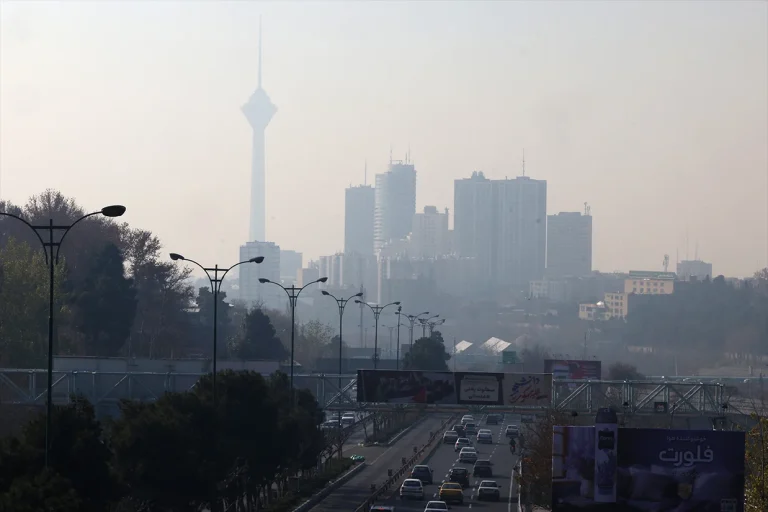 وزیر بهداشت جمهوری اسلامی گفته است آلودگی هوا سالانه عامل مرگ حدود ۵۰ هزار ایرانی است.
