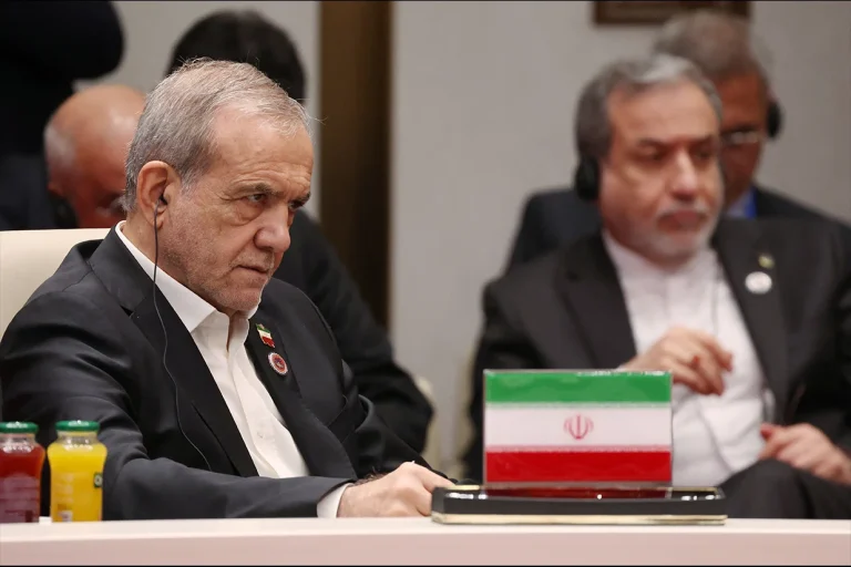 احمد بخشایش اردستانی، عضو مجلس شورای اسلامی گفت مسعود پزشکیان سال گذشته تصمیم داشت با دونالد ترامپ، رئیسجمهور آمریکا دیدار کند و «سر قرار هم رفت» ولی طرف آمریکایی نیامد.