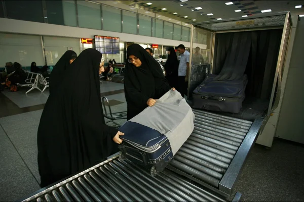 خبرگزاری رسمی عراق اعلام کرد عراق روز دوشنبه پروازهای خود میان نجف و فرودگاه‌های ایران را از سر گرفته است، سازمان هواپیمایی جمهوری اسلامی این خبر را تکذیب کرد.