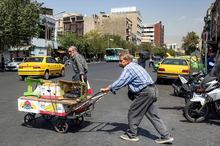 یک فعال کارگری با انتقاد از تشدید فشار گرانی‌ها بر خانوارهای کارگری گفت خط فقر در ایران اکنون به بالای ۷۰ میلیون تومان رسیده است.