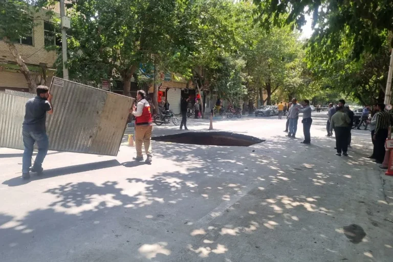رئیس بخش زلزله‌شناسی از گسترش فرونشست به اماکن مسکونی اصفهان و بافت تاریخی این شهر خبر داد