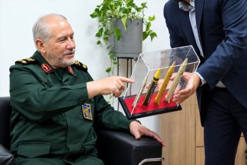 یحیی صفوی، مشاور فرمانده کل قوای جمهوری اسلامی گفت در صورت حمله آمریکا یا اسرائیل، جمهوری اسلامی ممکن است جنگ را به اقیانوس هند گسترش دهد.