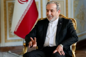 عباس عراقچی، وزیر امور خارجه جمهوری اسلامی در واکنش به اظهارات فریدریش مرتس، صدراعظم آلمان، درباره هزینه‌های اقتصادی جنگ با ایران برای اروپا هشدار داد که «خط قرمزها دیگر به گذشته تعلق دارند.»