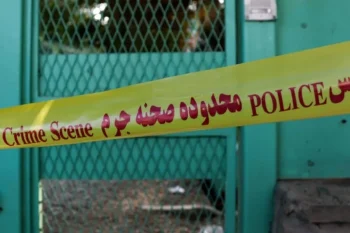 منابع خبری در ایران از قتل سه عضو یک خانواده و یک زخمی با استفاده از سلاح گرم در شهرک غرب تهران خبر دادند. همچنین یک نظافتچی حاضر در محل نیز کشته شده است.