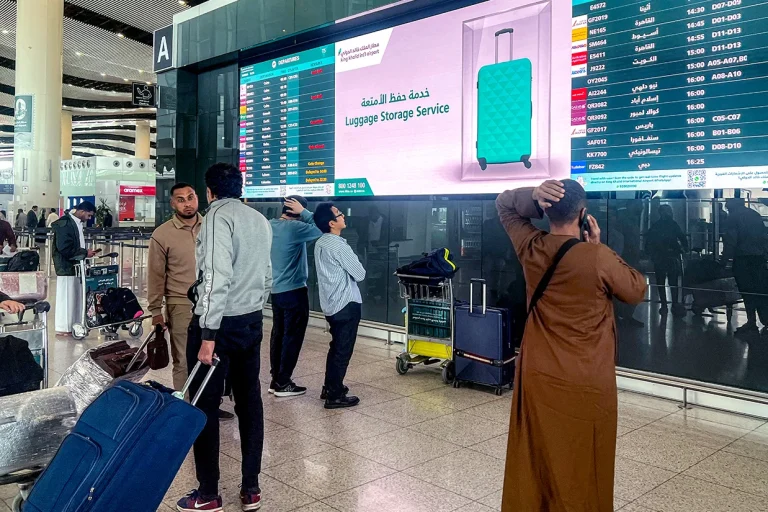 انفجار در فرودگاه ریاض؛ چندین نفر زخمی و پروازها لغو یا به مسیرهای دیگر هدایت شدند