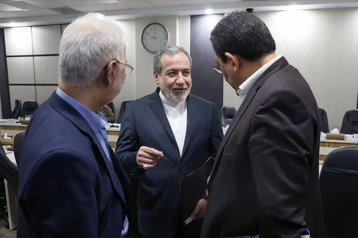 احمد آریایینژاد، نماینده مجلس شورای اسلامی گفت مذاکرات عراقچی با سیاستها و مسیر تعیینشده از سوی حاکمیت هماهنگی ندارد.