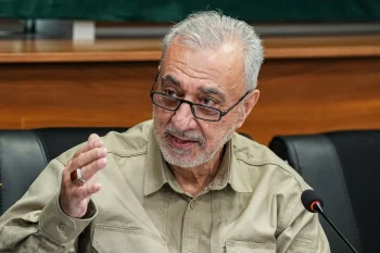 رسانه‌های داخلی گزارش دادند که مهرداد اخلاقی کتابچی از مدیران صنایع دفاعی و موشکی جمهوری اسلامی که نام او در فهرست تحریم‌های آمریکا و اتحادیه اروپا قرار دارد، به‌عنوان وزیر دفاع جمهوری اسلامی انتخاب شده است.