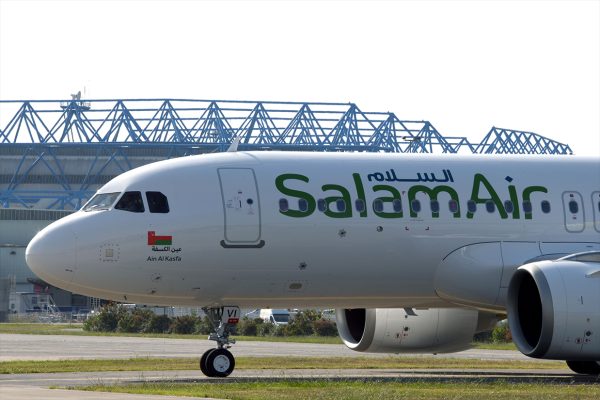 شرکت هواپیمایی «سلام ایر» عمان پس از چند ماه توقف فعالیت در مسیر ایران، از روز یک‌شنبه ۲۶ مهرماه پروازهای مستقیم خود میان مسقط و تهران را از سر گرفت.