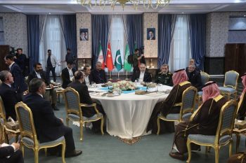 عاصم منیر، فرمانده ارتش پاکستان روز دوشنبه وارد تهران شد تا در مذاکرات مقام‌های جمهوری اسلامی با نمایندگان کشورهای عضو پیمان دفاعی مکه شرکت کند.