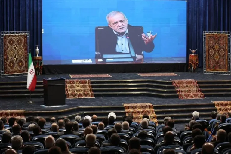 اذعان پزشکیان به احتمال اعتراضات مردمی: جمهوری اسلامی در ۴۸ سال گذشته هرگز با چنین بحرانی روبه‌رو نبوده است