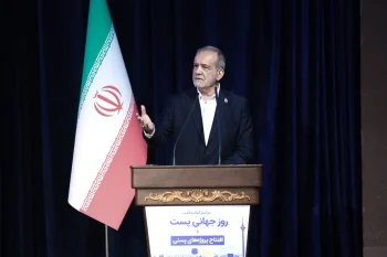 مسعود پزشکیان، رئیس دولت جمهوری اسلامی گفت که عرضه بنزین با قیمت هزار و ۵۰۰ تومان امکانپذیر نیست و تصمیمگیری ناگهانی درباره آن میتواند جامعه را با تنش مواجه کند.