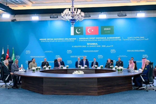 وزارت امور خارجه ترکیه اعلام کرد کمیته پیمان دفاعی مکه میان ترکیه، عربستان سعودی و پاکستان روز دوشنبه ۱۳ مهر در ریاض گفت‌وگوهایی برگزار خواهد کرد و شماری از مقامات ترکیه نیز در آن شرکت خواهند کرد.