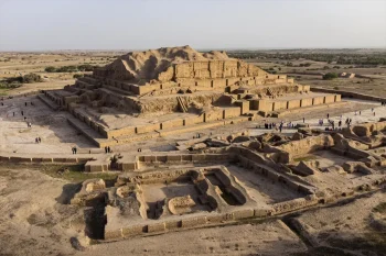 چغازنبیل، شهر مقدس عیلامیان، بیش از سه هزار سال قدمت دارد. با تاریخچه زیگورات چغازنبیل، معماری شگفت‌انگیز و رازهای این اثر ثبت‌شده در یونسکو آشنا شوید.