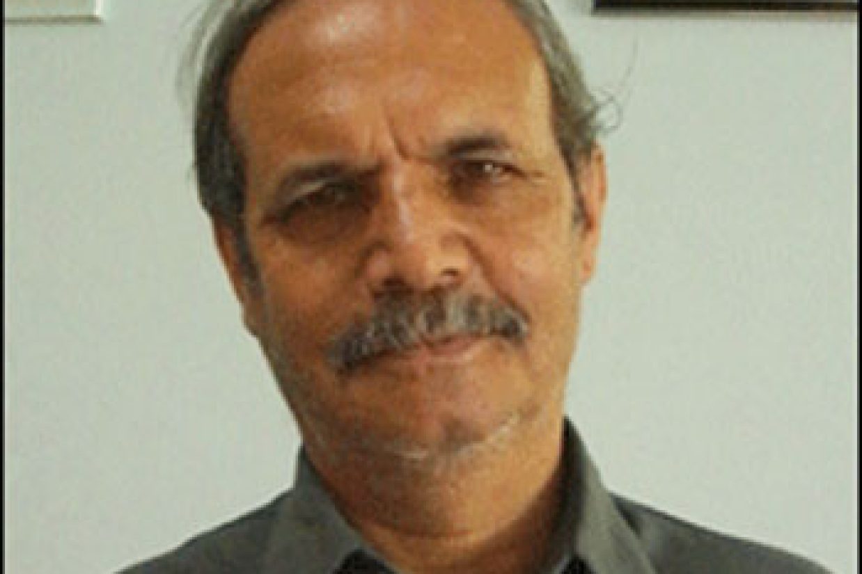 «قسیم اخگر»، پژوهشگر و منتقد افغان، عکس از روزنامه هشت صبح