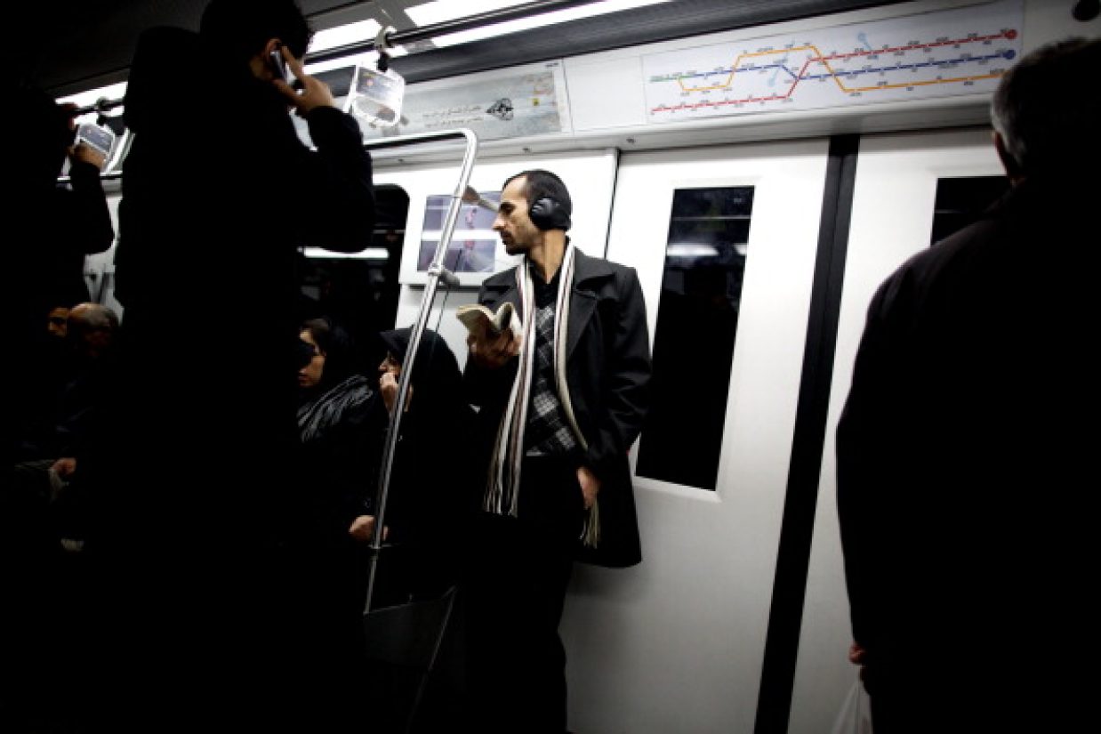 قیمت بلیط مترو تهران، ۵۰ تومان افزایش یافت. (BEHROUZ MEHRI/AFP/Getty Images)