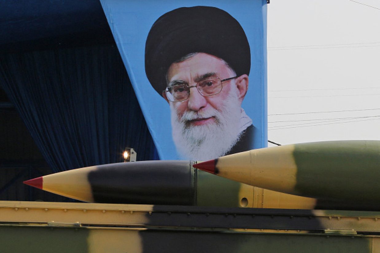 دونالد ترامپ در نامه‌ای به علی خامنه‌ای مهلتی دوماهه برای دستیابی به یک توافق جدید هسته‌ای با واشنگتن تعیین کرده است.