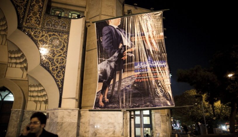 پوستر‌‌‌‏ ضد آمریکایی، میدان فلسطین تهران، ۲۷ اکتبر ۲۰۱۳. این پوستر‌‏ها در حال حاضر از سطح شهر جمع‌‏آوری شده‌‏اند. (BEHROUZ MEHRI/AFP/Getty Images)