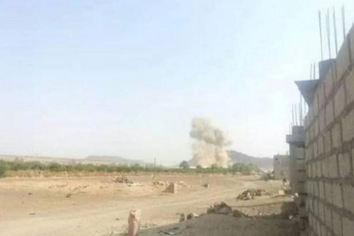 در حمله حوثی‌ها در روز پنجشنبه به اردوگاهی در شهرستان العبر در استان حضرموت، شرق یمن، دو سرباز کشته و ۱۵ نفر دیگر زخمی شدند. - al-ain.com