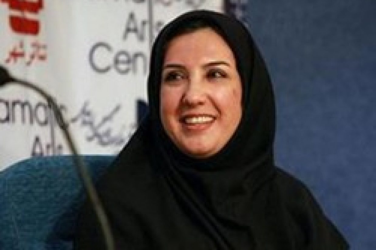 پرسیا مقتدی، مدیر مجموعه‌ی فرهنگی-هنری تئاتر شهر (وب‌‏سایت تئاتر شهر)