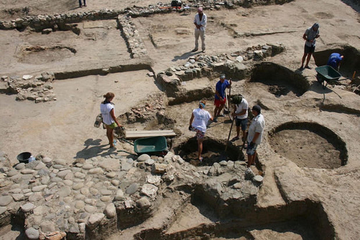 بخشی از مرکز باستان شناسی پانگوریا (Academy of Sciences' Institute of Archaeology)