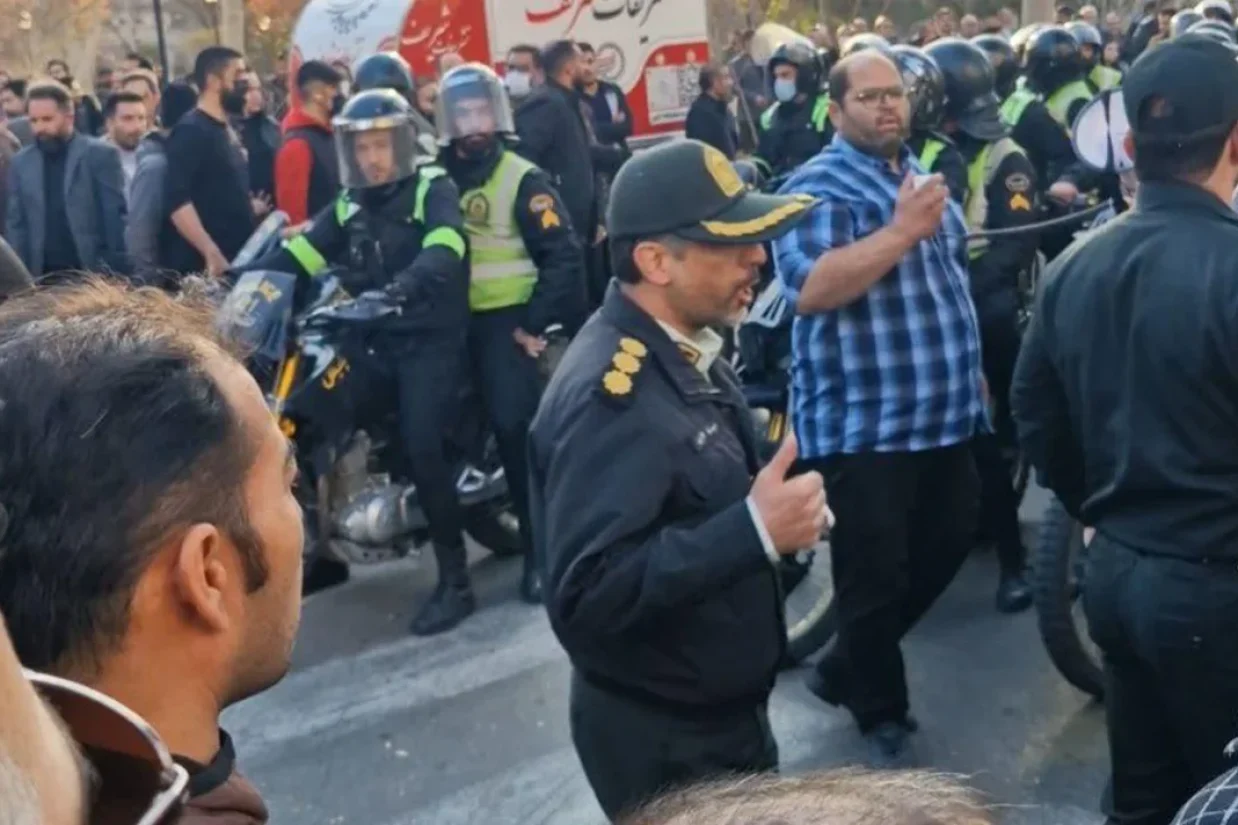 دادستان مشهد اعلام کرد که در مراسم بزرگداشت خسرو علیکردی، وکیل و زندانی سیاسی پیشین در روز گذشته، ۳۹ نفر بازداشت شدند.