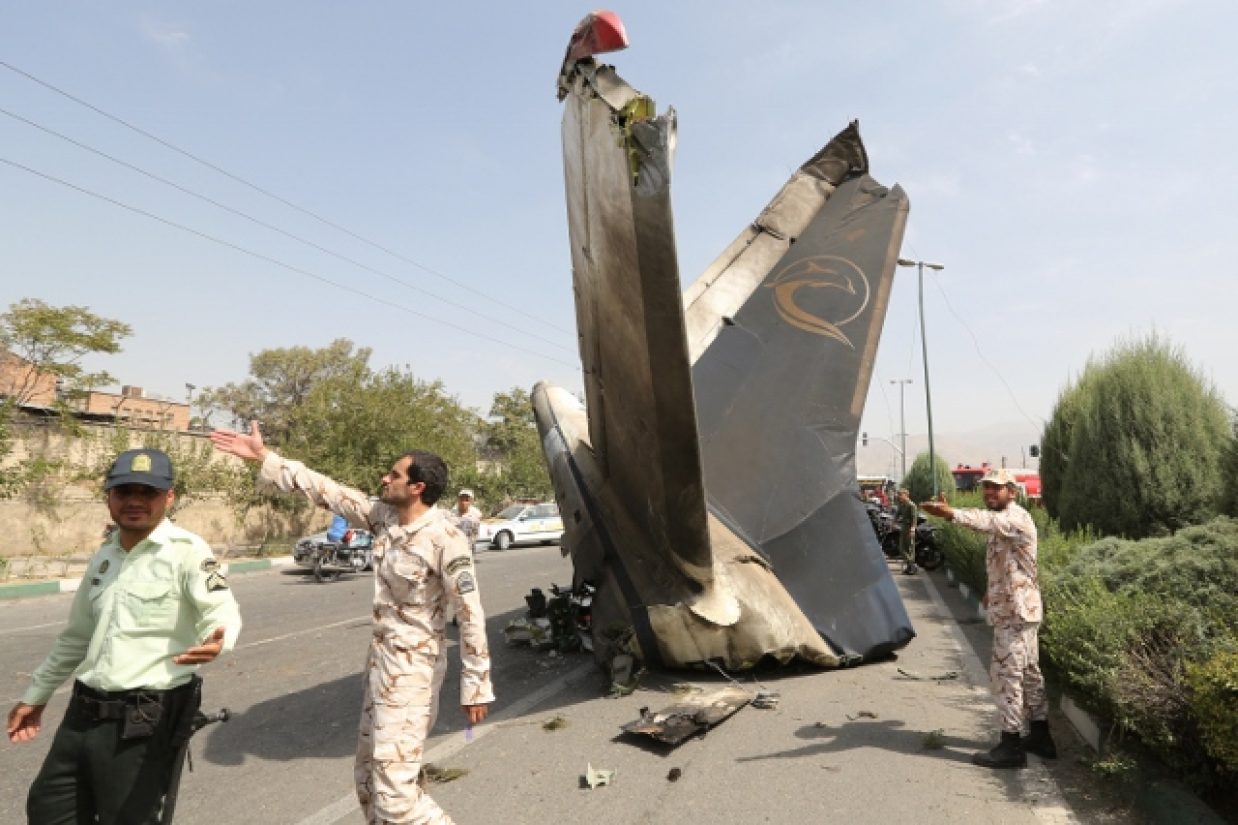 رئیس‌‏جمهور ایران، پرواز هواپیماهای آنتونوف  را ممنوع اعلام کرد. (ATTA KENARE/AFP/Getty Images)